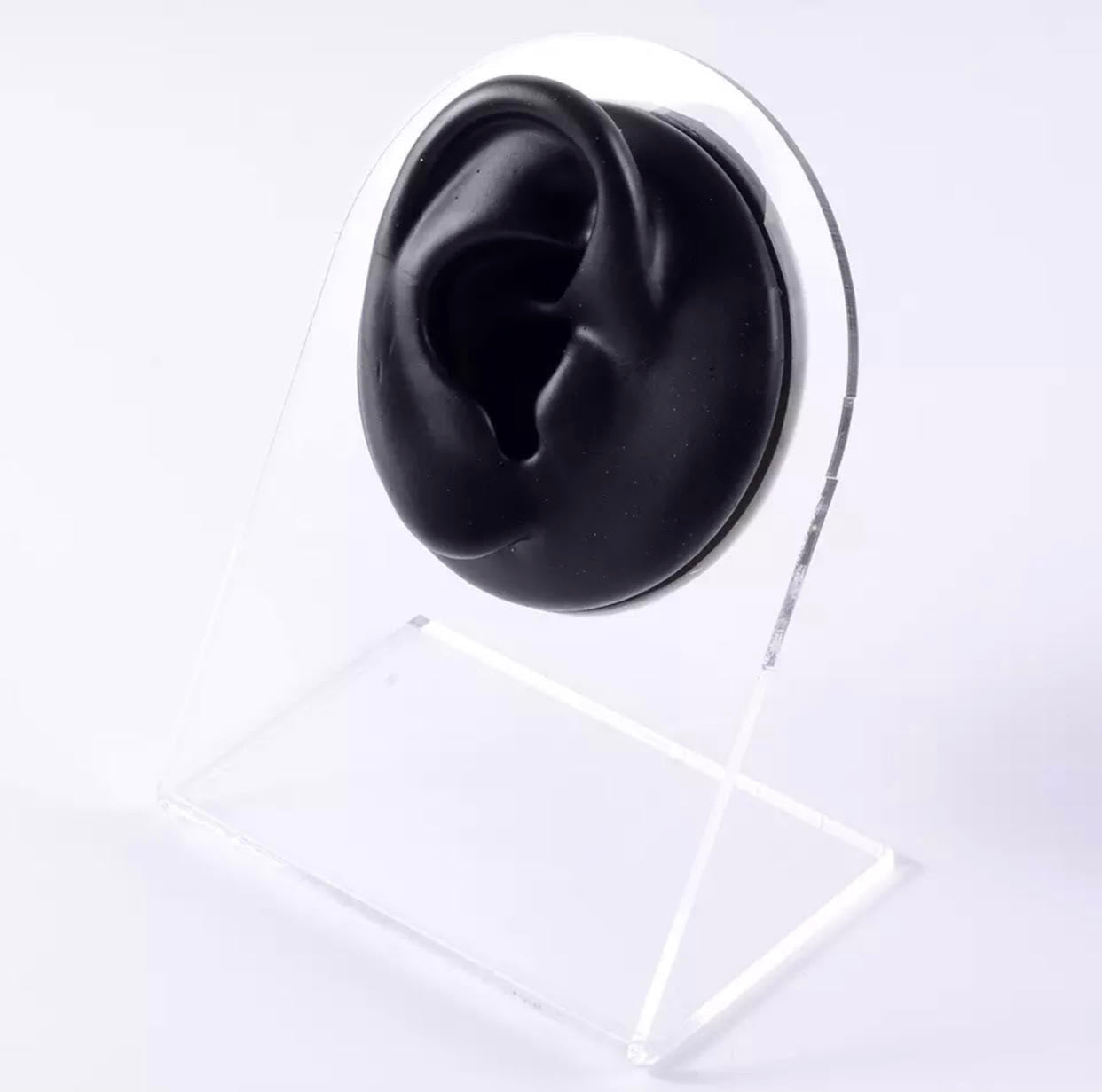 אוזן שמאל- שחור עם מעמד