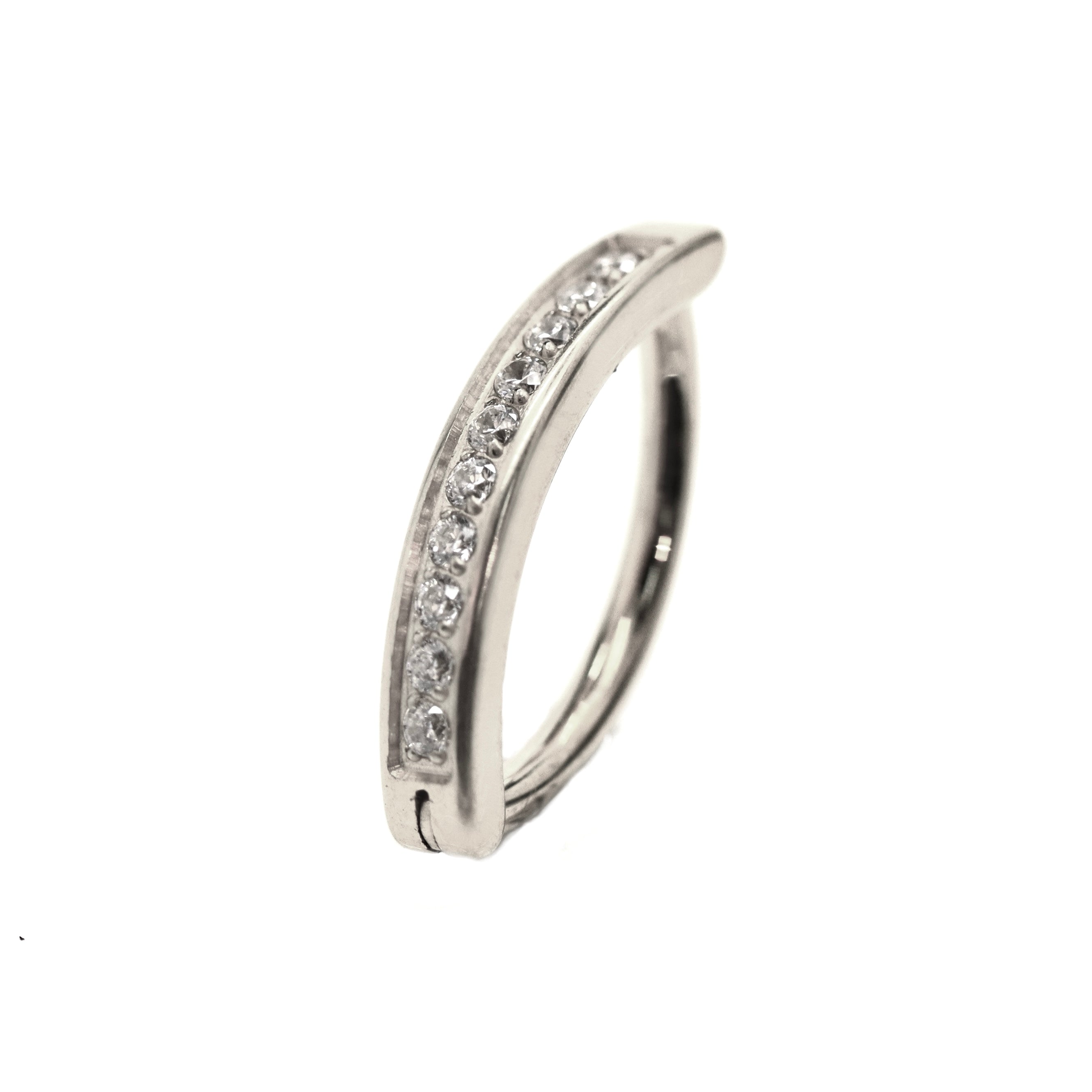 טבור טיטניום קליקר פס עם זירקונים