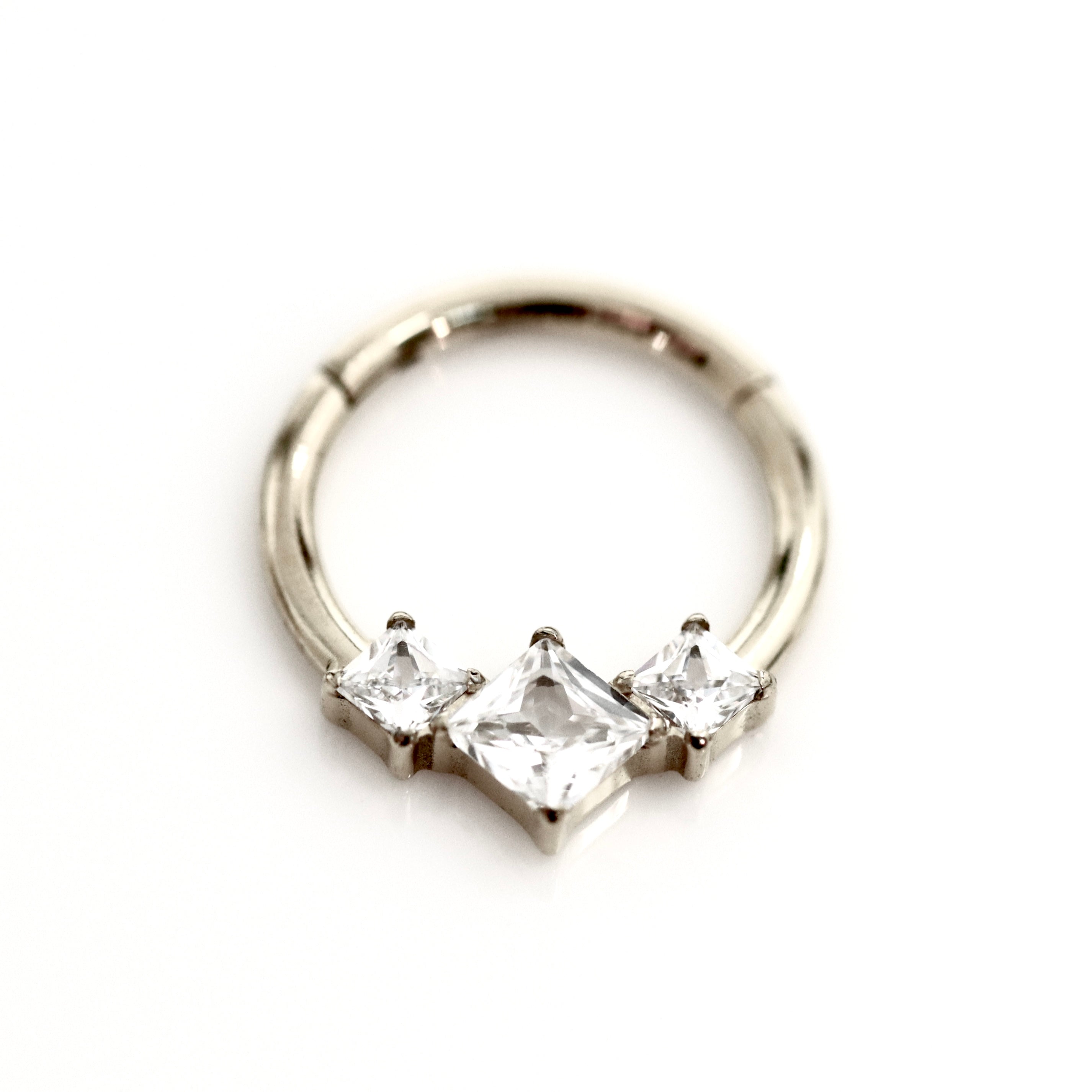 קליקר טיטניום שלושה זירקונים מרובעים 9*1.2