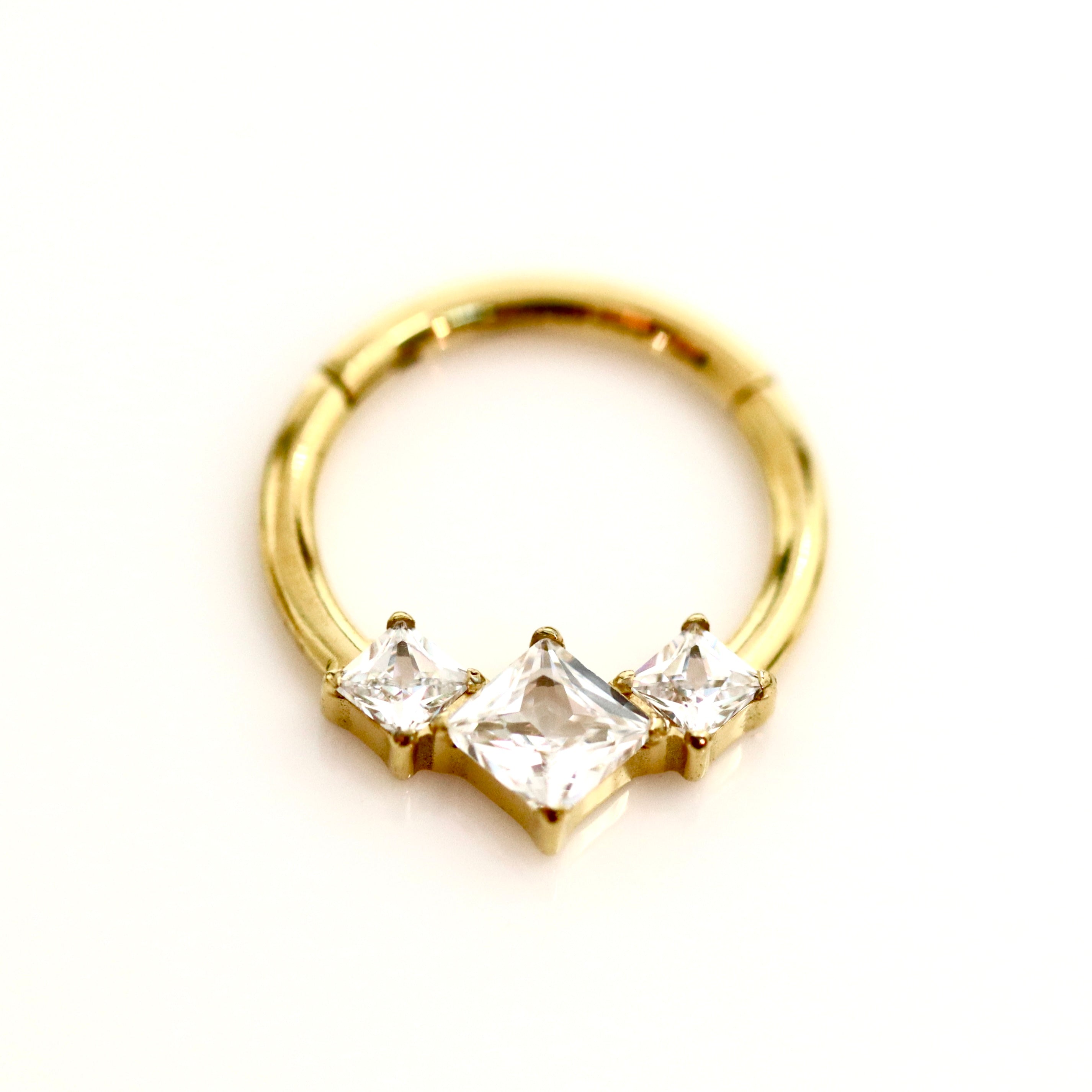 קליקר טיטניום שלושה זירקונים מרובעים 9*1.2